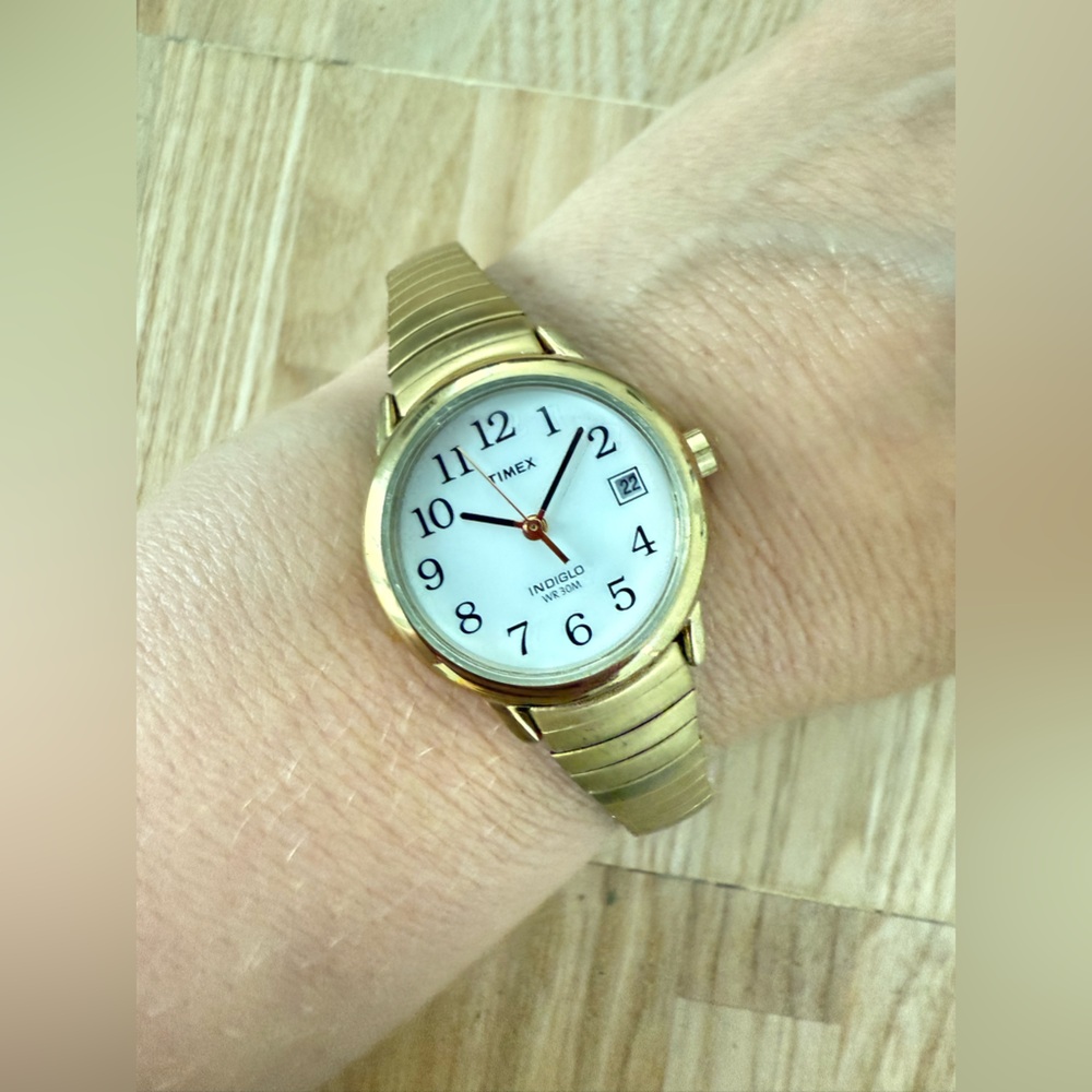 Timex ladies gold tone classic watch NEW BATTERY - Picture 5 of 6